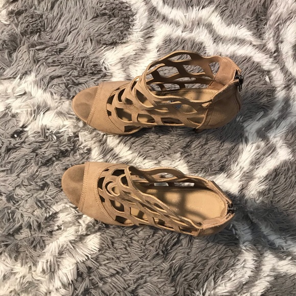 Madeline Stuart heels - Picture 2 of 6